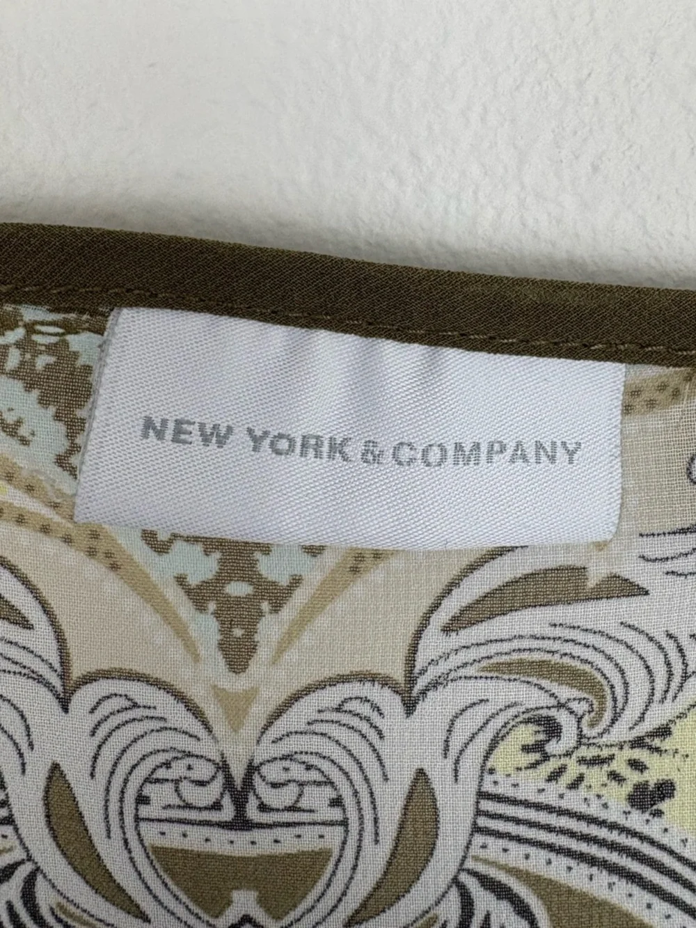 New York & Company Paisley Boho Split-Neck Blouse XS Olive and Beige Like New - Picture 2 of 10